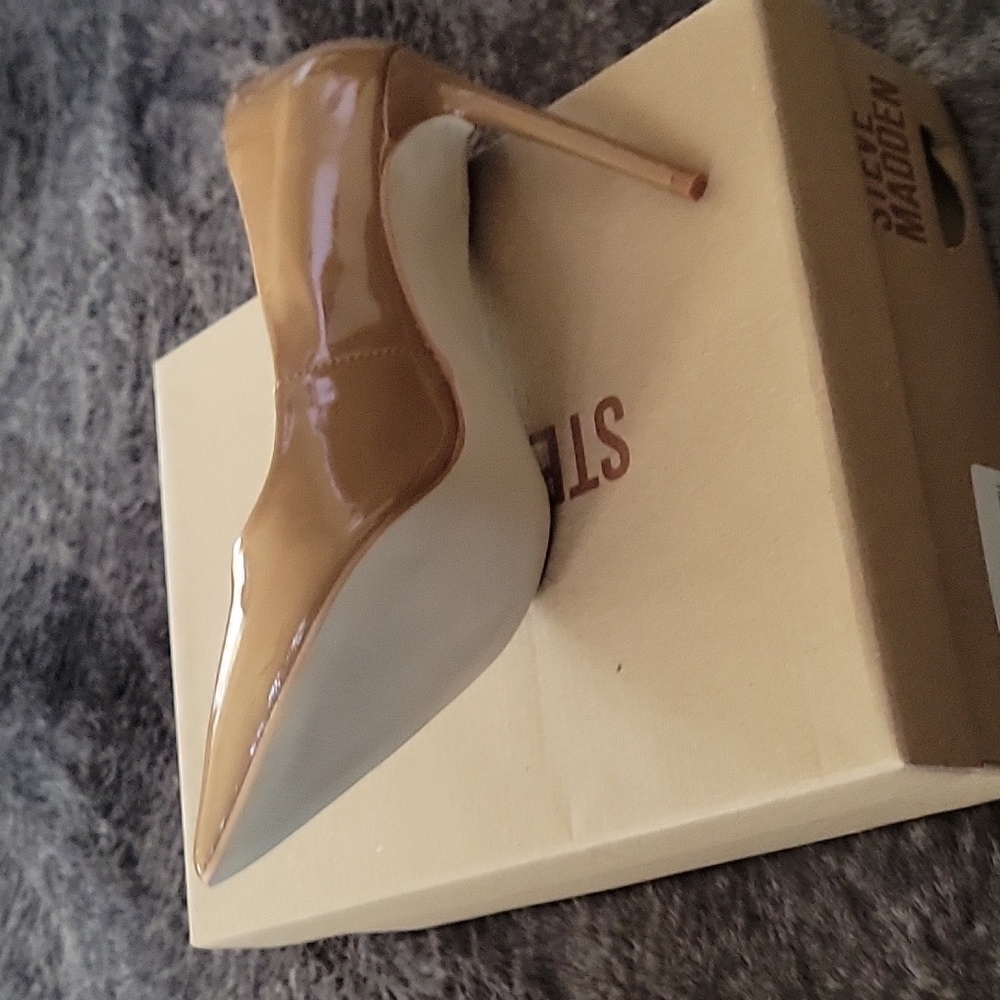 Sz 6 Steve Madden Color Camel Patent - Picture 3 of 3